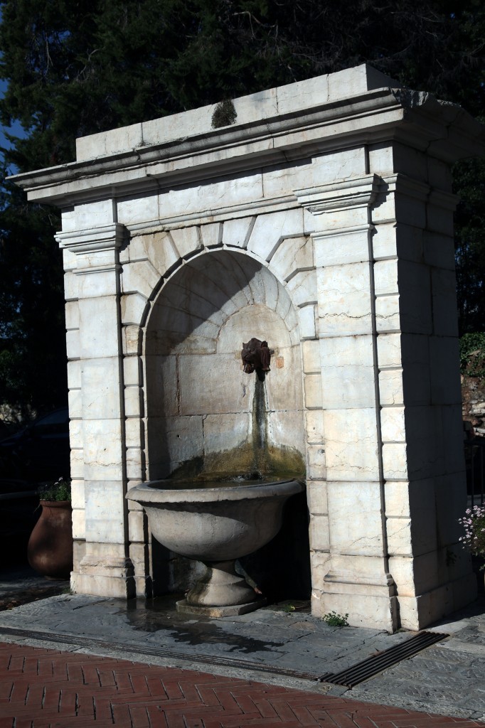 Fontaine place de l'Eglise, 2011, IMG_5678