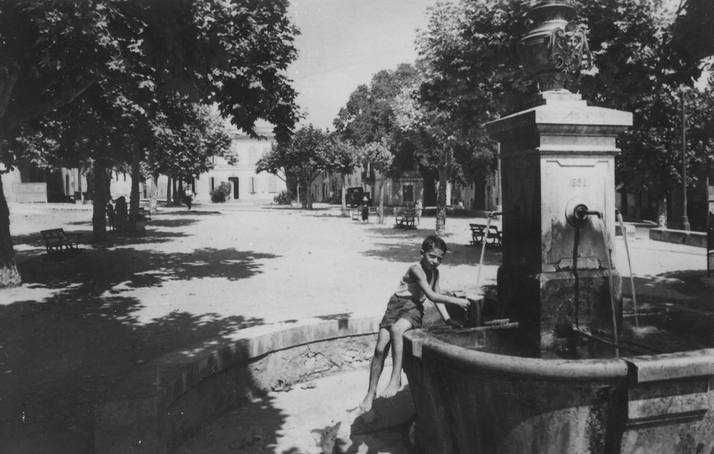 Place Jean Jaurès la fontaine dans les années 1950